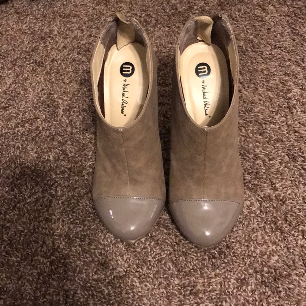 ⭐️Bundle 5 for $20⭐️ Tan Michael Antonio heels